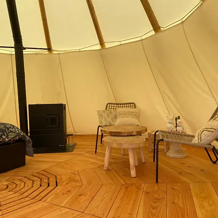 Nuit Insolite En Tipi Avec Bain Nordique Privatif, Petits Déjeuners Inclus